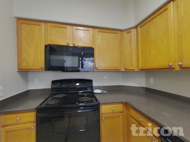 Building Photo - 735 S Bedford Dr