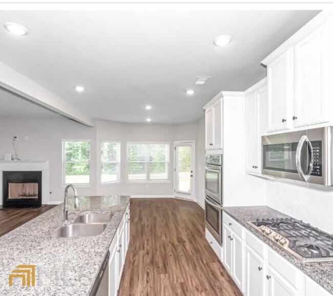 Building Photo - 297 Traditions Ln