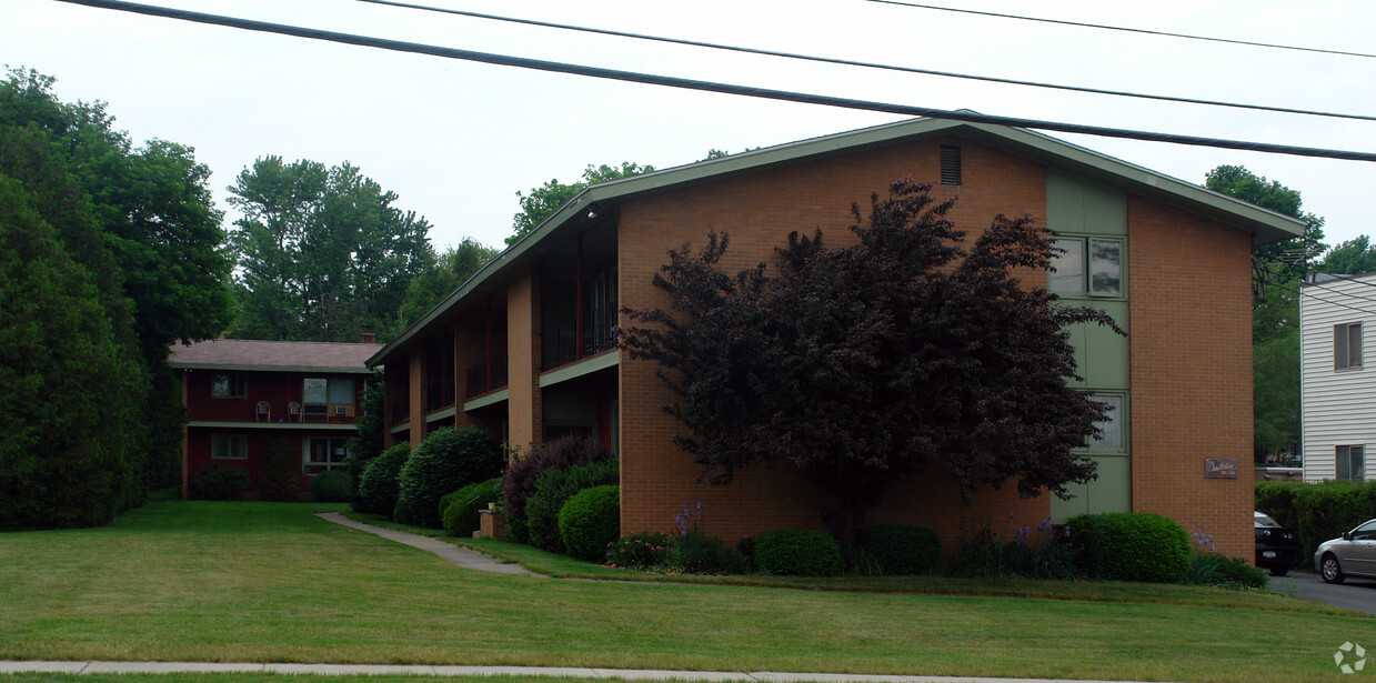 Building Photo - Dewittshire Apartments