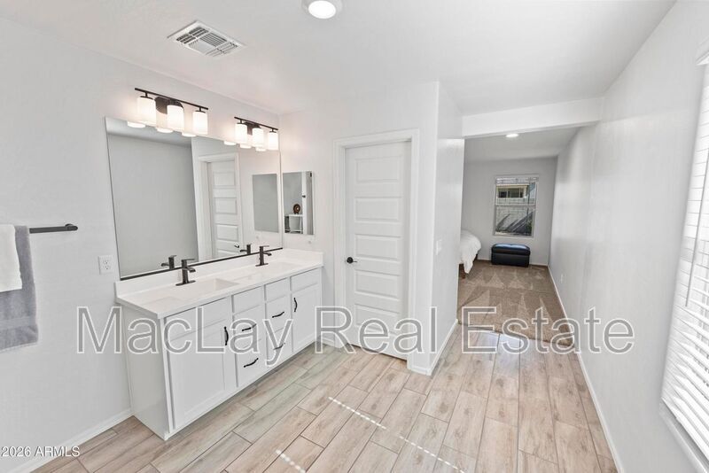 Foto del edificio - 654 E Buckingham Ave