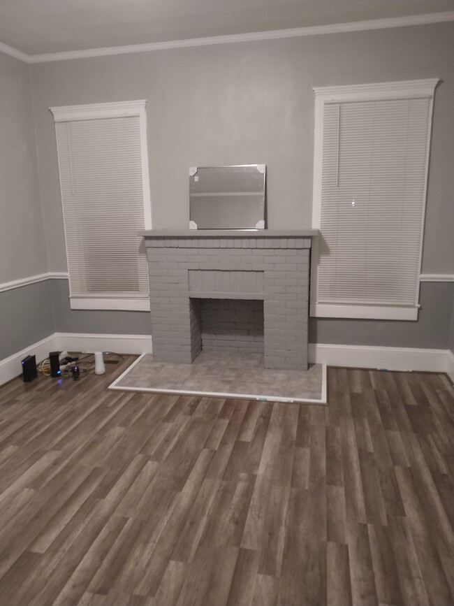 Living Room - 509 S Commerce St