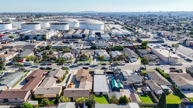 Photo - 2051 E Harding St Apartment