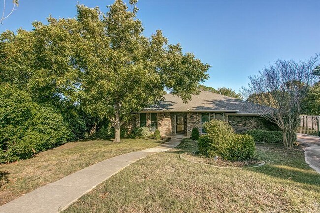 Building Photo - 1105 Sunset Dr