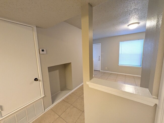 Photo - 330 W Byrd Blvd Apartment