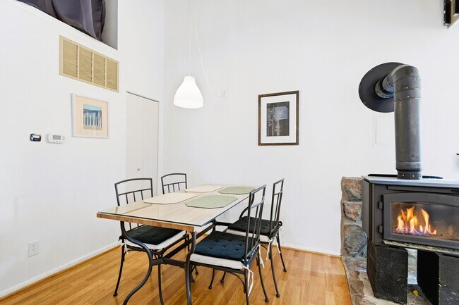 Foto del edificio - 1901 Clear Creek Dr