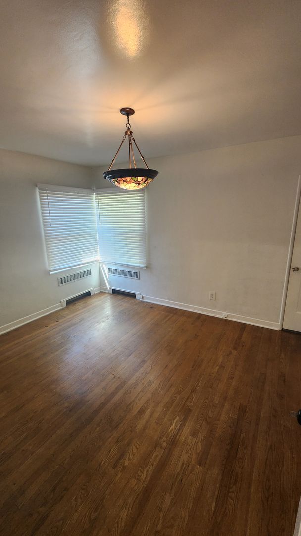 Building Photo - Charming Brick Home!