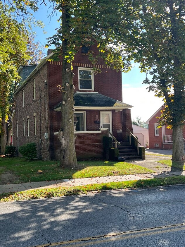 Primary Photo - CAMPBELL BRICK 3 BEDROOM