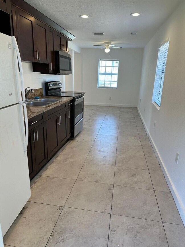 Foto del edificio - 1442 NW 61st St