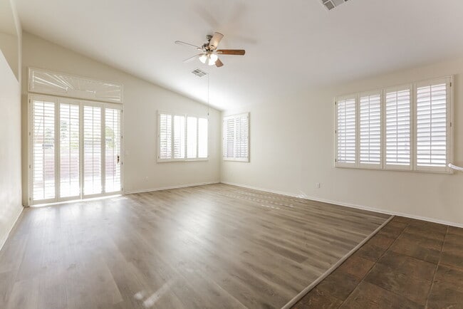 Foto del edificio - 45 Pangloss St