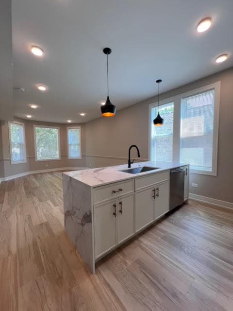 Building Photo - 2934 N Avers Ave