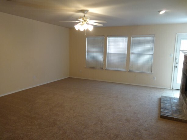 Foto del edificio - 1069 Silver Spur Ln