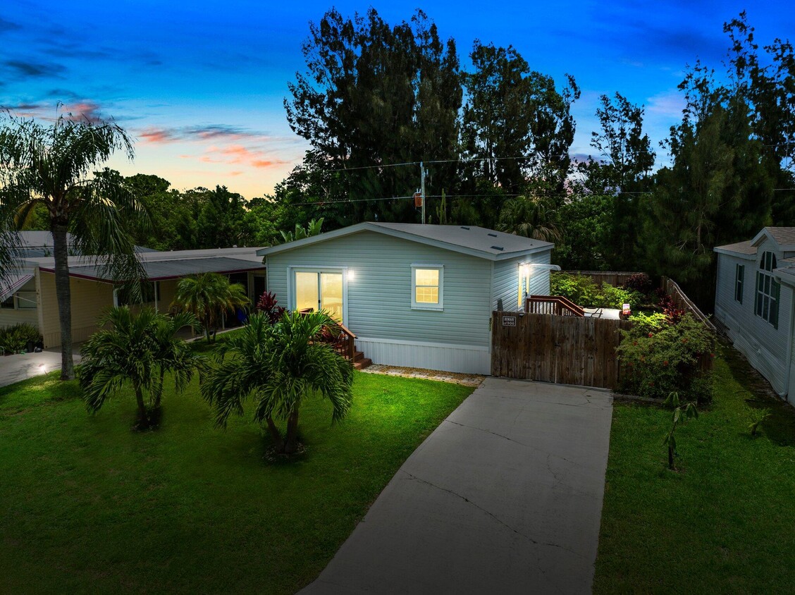 Primary Photo - 8011 SE Skylark Ave
