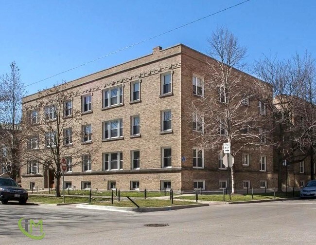 Building Photo - 1951 W Sunnyside Ave
