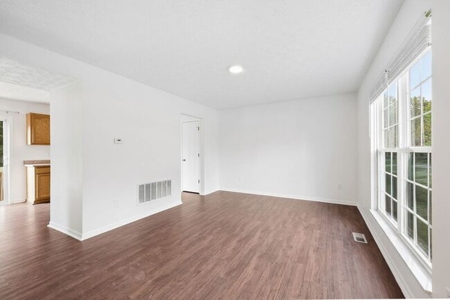 Foto del edificio - 8245 Crete Ln
