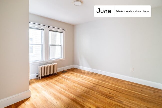 Building Photo - Private bedroom in 4 bed/1 bath Home
