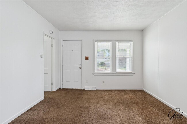Foto del edificio - 3 bedroom bungalow $1250