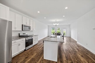 Building Photo - 2016 Coneflower Ln