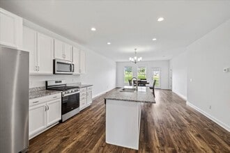 Building Photo - 2016 Coneflower Ln