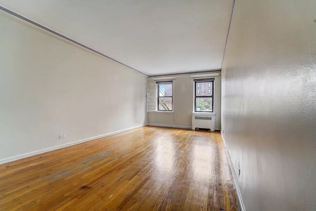 Building Photo - Bright 1 Bed 1 Bath Available