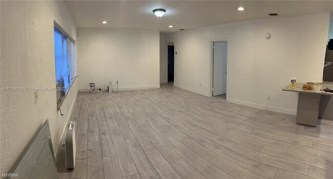 Foto del edificio - 3 br, 2 bath House - 2040 NE Miami Gardens...