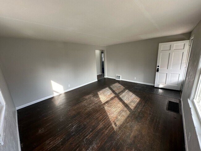 Foto del edificio - 3-Bedroom, 1-Bathroom Home – $1,225/Month | Accepting Section 8