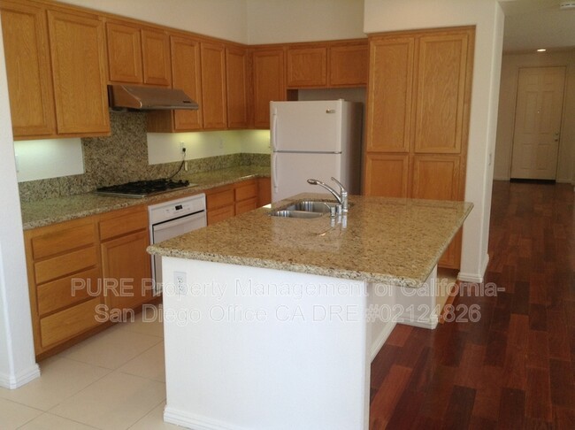 Foto del edificio - 12252 Pepper Tree Ln