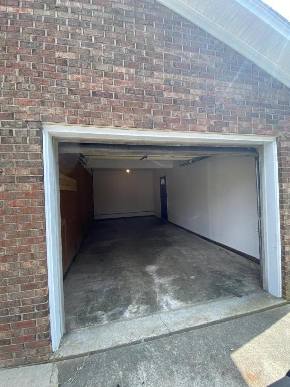 Building Photo - 476 Woodview Dr