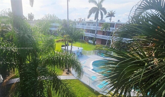 Building Photo - 141 NE 10th Ave