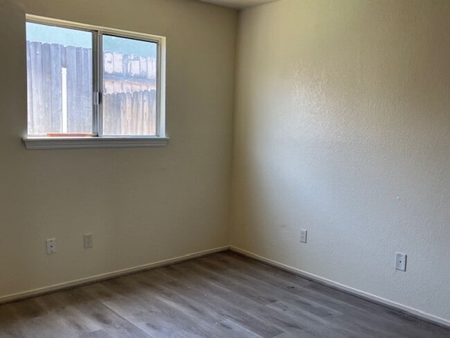 Foto del edificio - Charming 2 Bed 1 Bath Condo in Tehachapi!