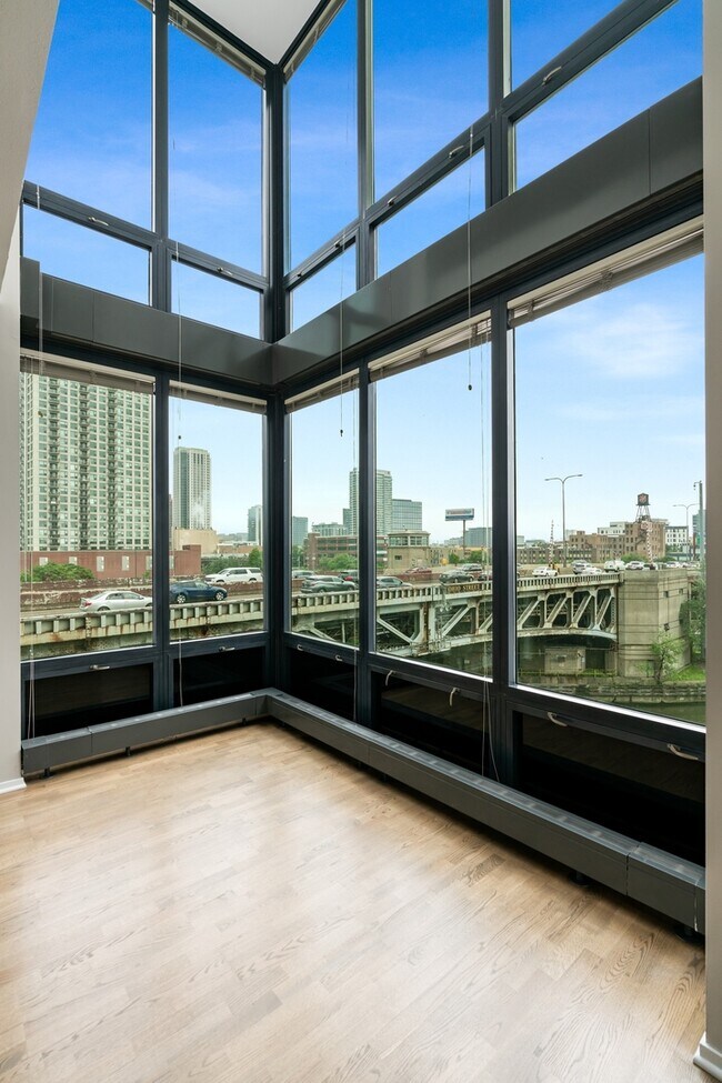 Foto del edificio - 600 N Kingsbury St
