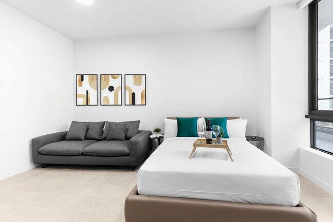 Building Photo - 501 NE 1st Ave