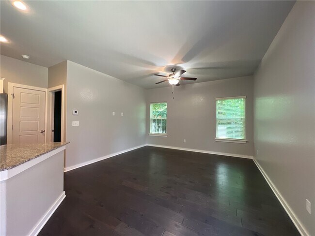 Foto del edificio - 2415 SW Arbor Rd