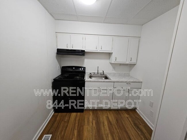 Building Photo - 109 E Eichel Ave