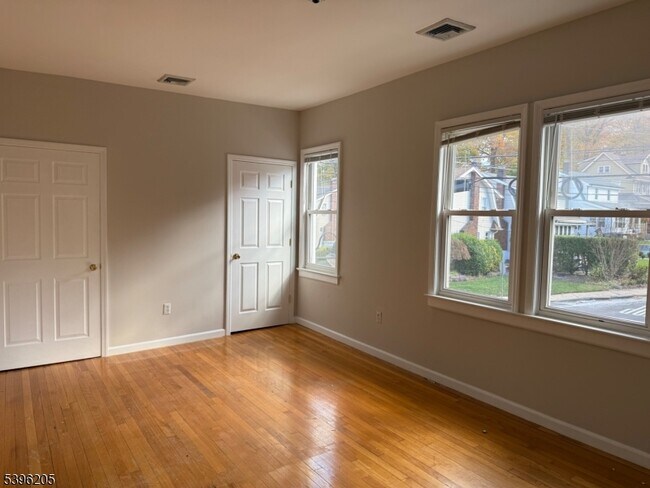 Foto del edificio - 507 Bloomfield Ave