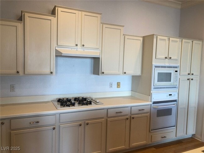 Building Photo - 720 Viola Cir