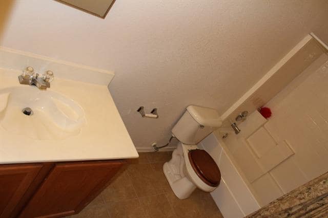Building Photo - 2316 White Oak Dr