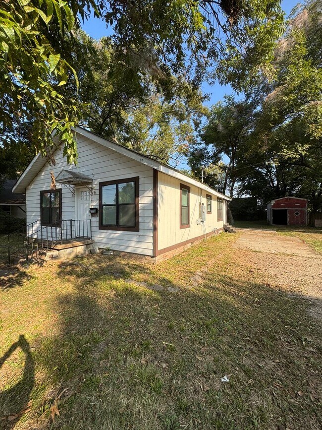 Foto del edificio - 3 Bedroom / 1 Bath Available Now in Jonesboro