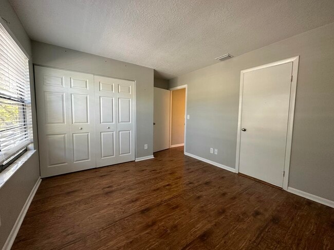 Foto del edificio - 5145 Breckenridge Pl