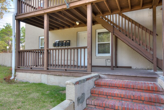 Building Photo - 1648 Wycliffe St