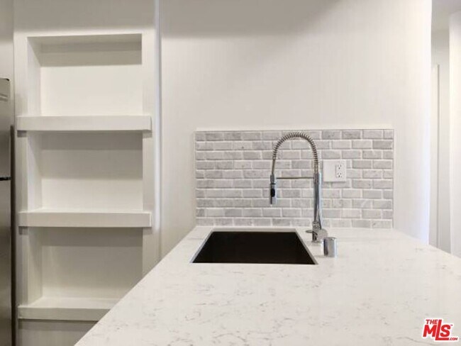 Foto del edificio - 12712 Moorpark St