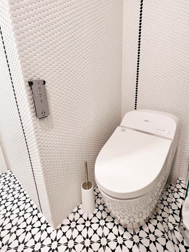 Foto del edificio - 898 Veronica Springs Rd