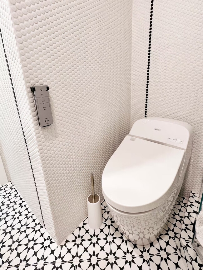 Building Photo - 898 Veronica Springs Rd