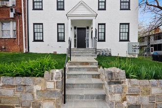 Building Photo - 116 Emerson St NW