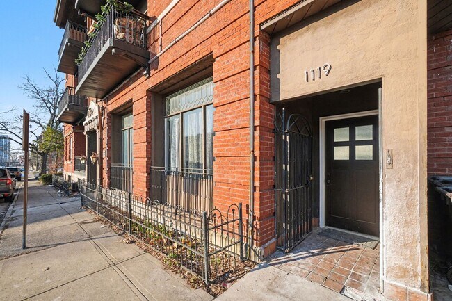 Building Photo - Fully Renovated 2BR Condo with Private Entrance & Parking in Prime East Walnut Hills