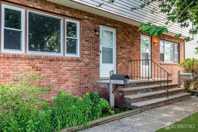 Foto del edificio - 368-70-370 Voorhees Ave