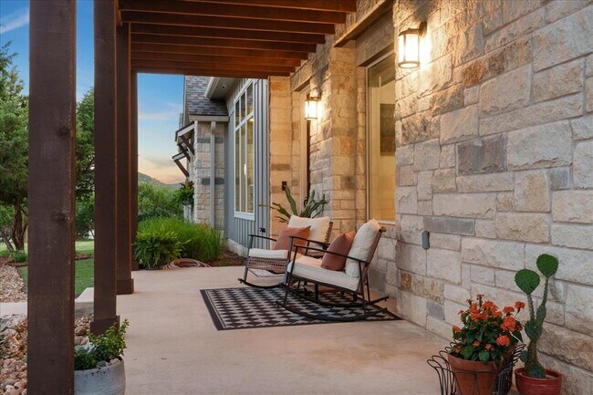 Building Photo - 625B Las Colinas Dr