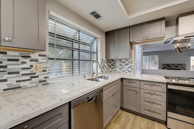 Foto del edificio - 2918 Sunbird Dr