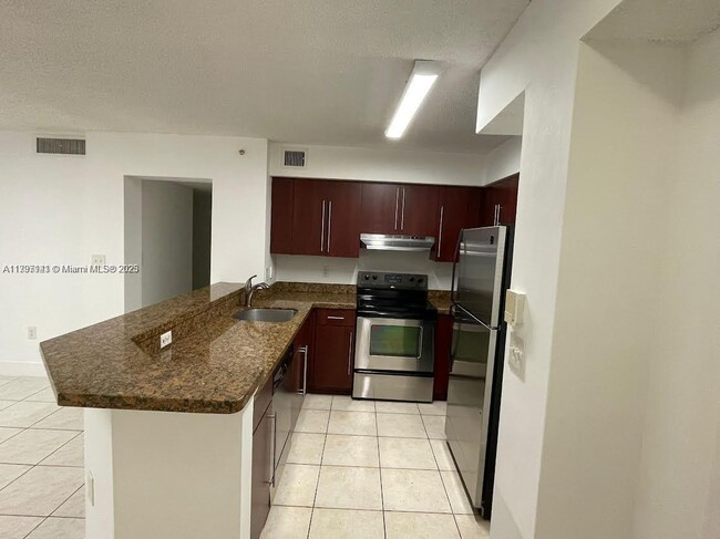 Foto del edificio - 761 N Pine Island Rd