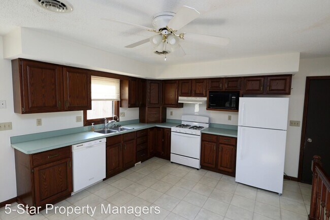 Building Photo - 4 br, 3 bath House - 906-A Highland Drive