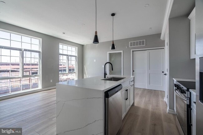 Building Photo - 2401 Washington Ave